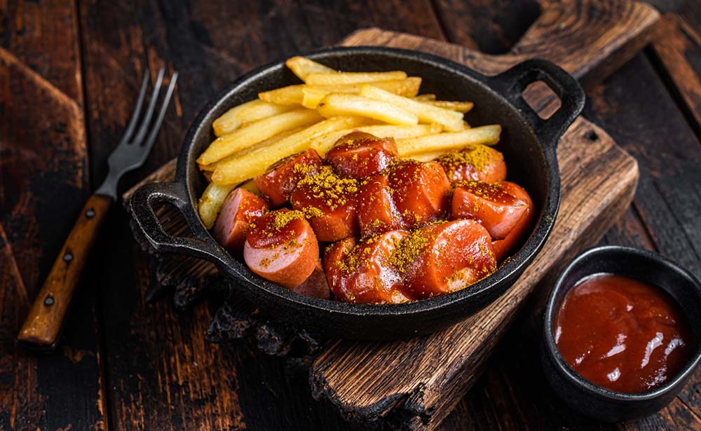 Currywurst mit Pommes
